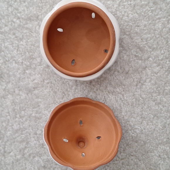 Terracotta Garlic Keeper - Picture 2 of 3